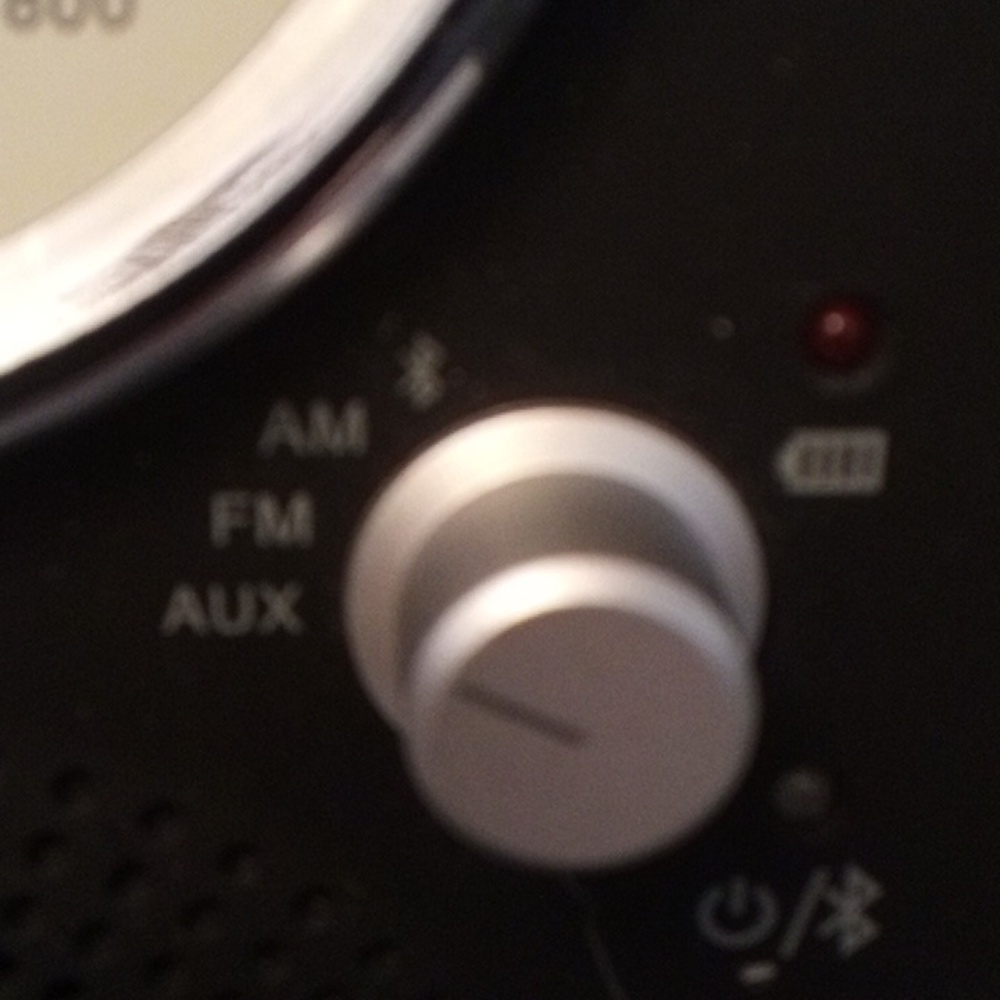 Crosley Radio - Mockingbird  Black Retro AM/FM Radio - Model CR3934ABK - Picture 6 of 7